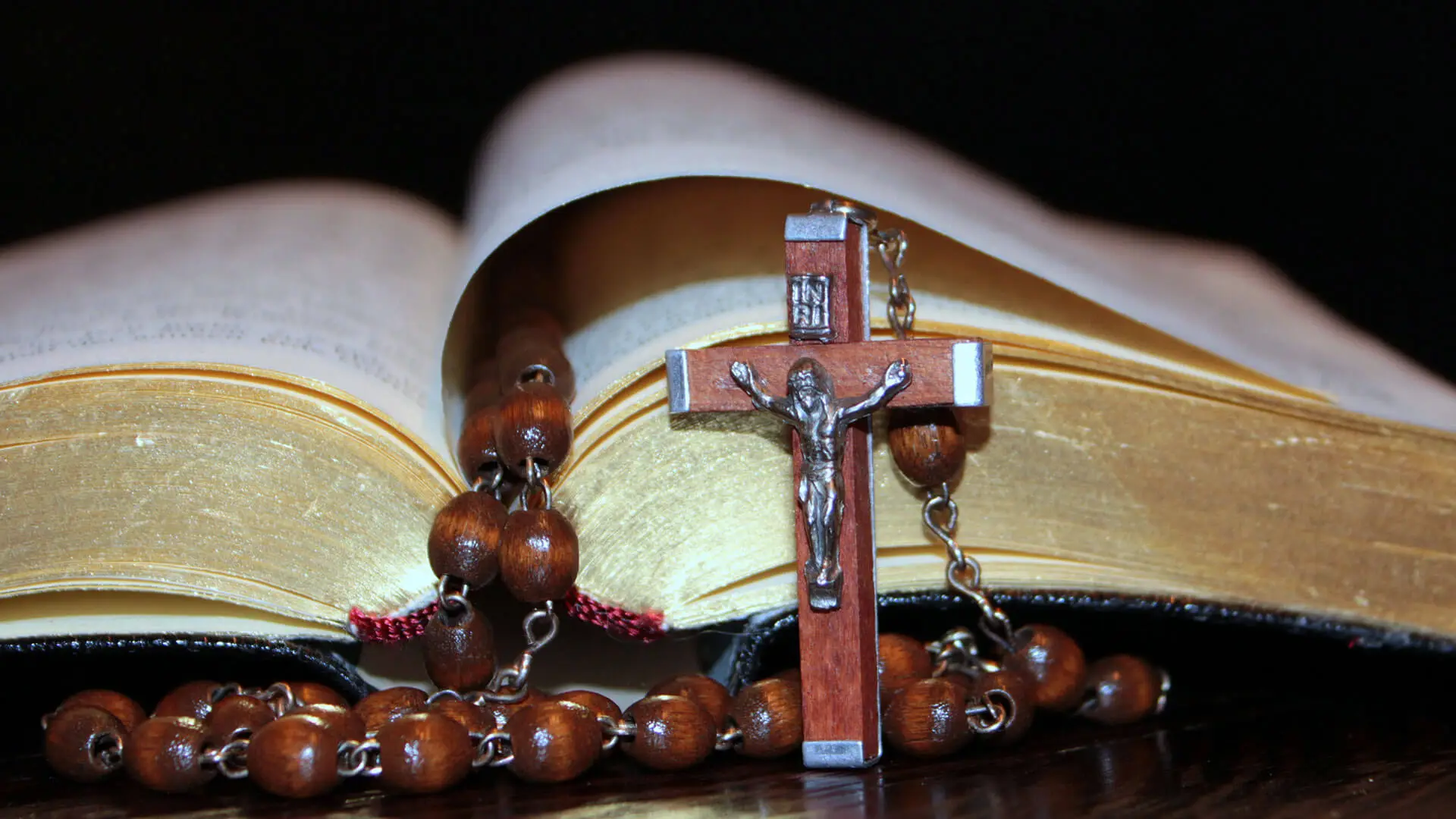 8 Tips for Praying the Rosary as a Family